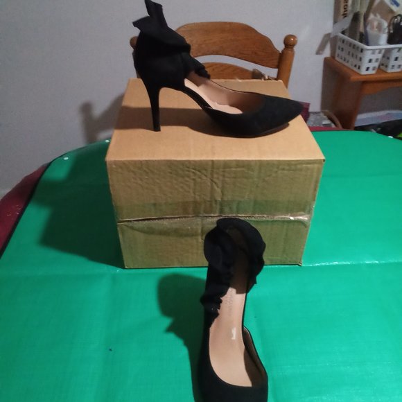 Ladies Ruffle Stilettos - Picture 2 of 4